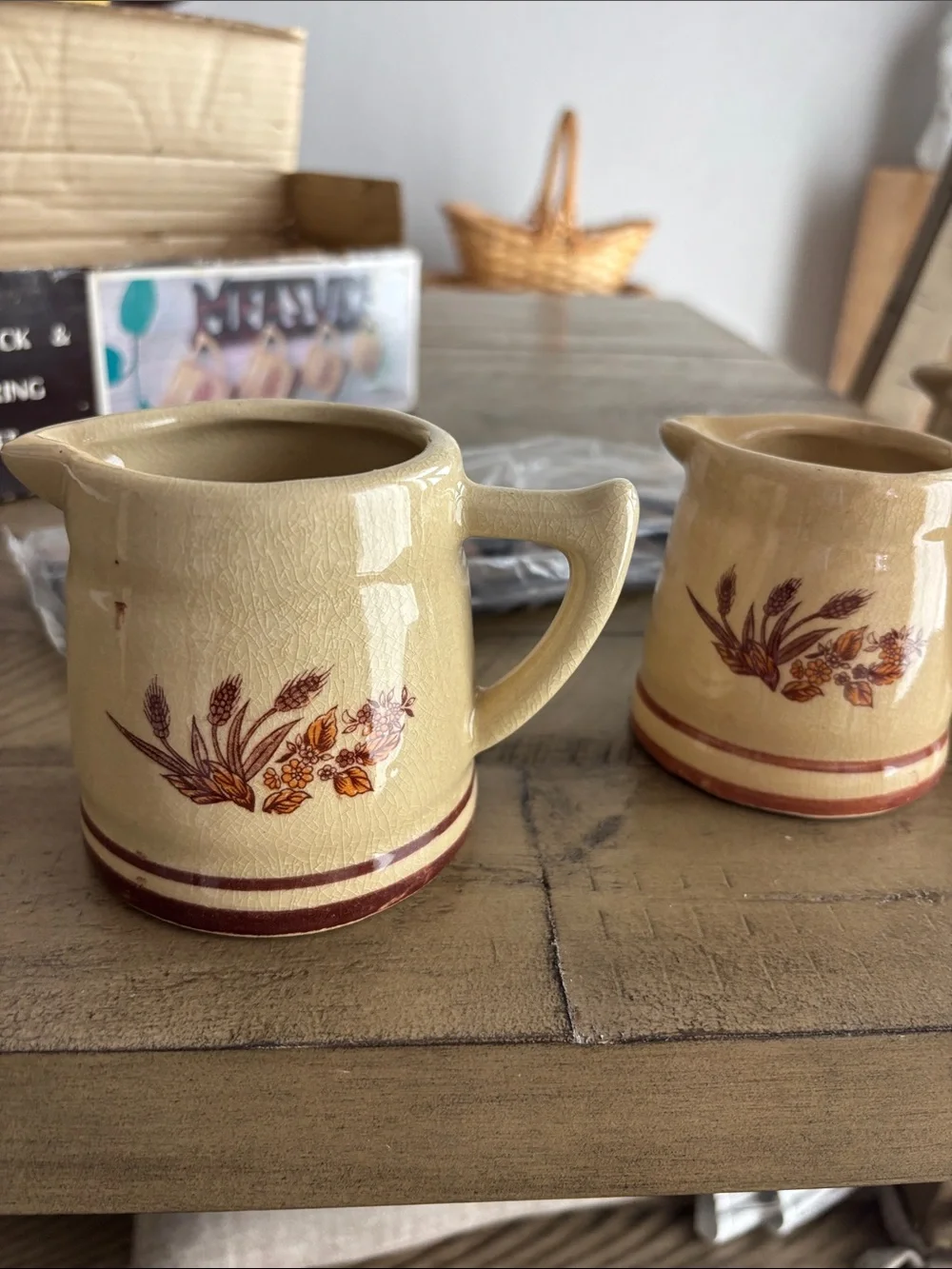 Wooden Rack & 4 Measuring Cup Set - Beige Ceramic Cups with Brown Rack